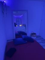 670845657: Chica busca chico en Madrid