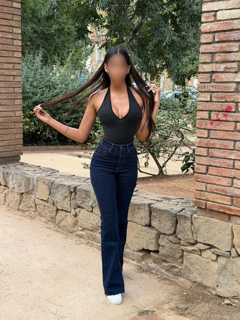 631736484: Chica busca chico en Barcelona