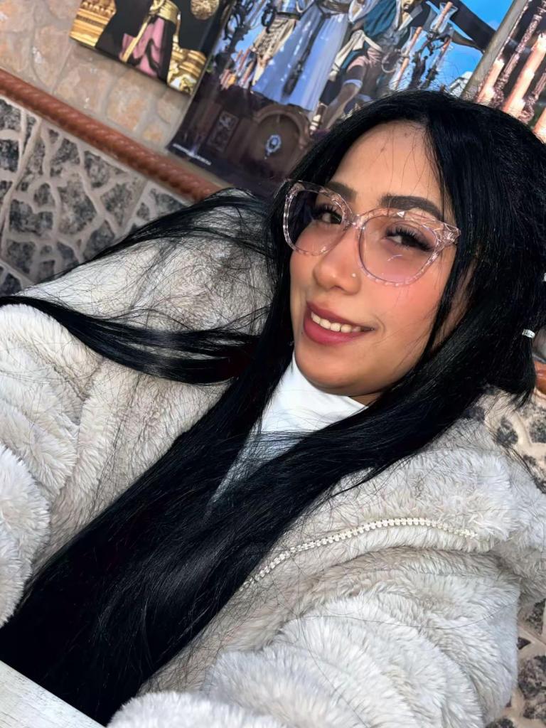 647988449: Chica busca chico en Sevilla