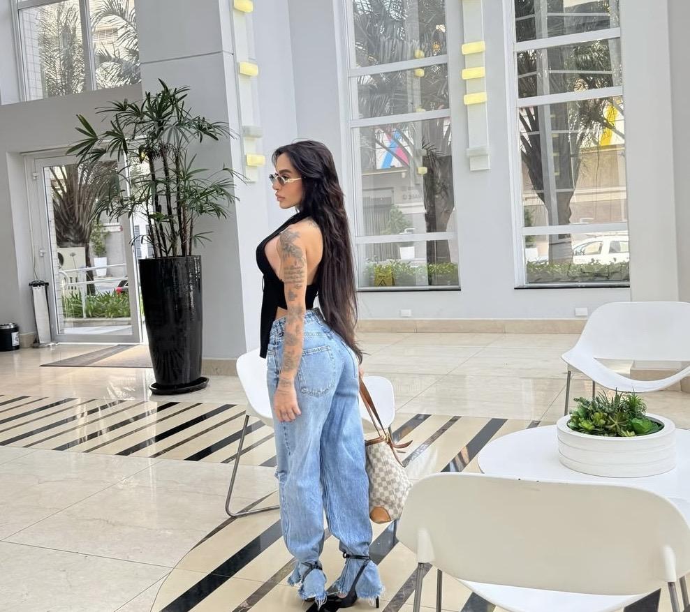 Chica busca chico en Alicante: Chica busca chico