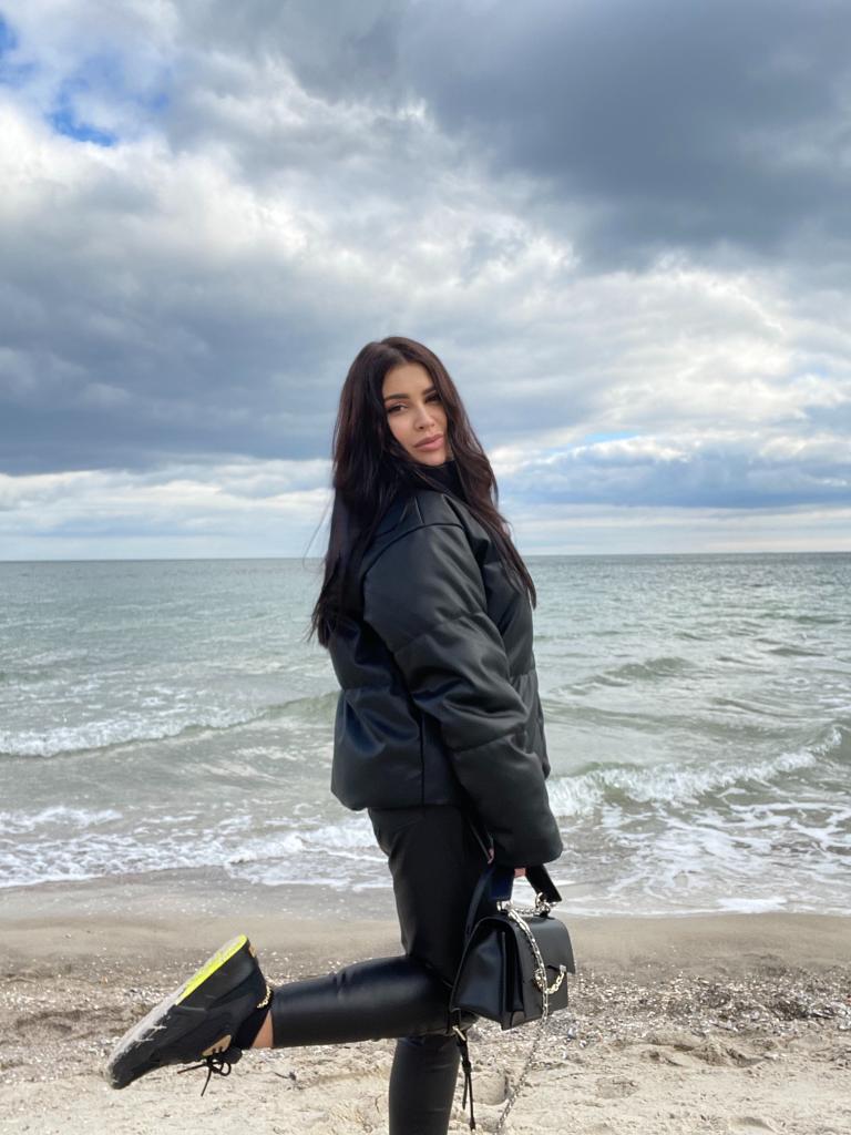 644730088: Chica busca chico en Madrid