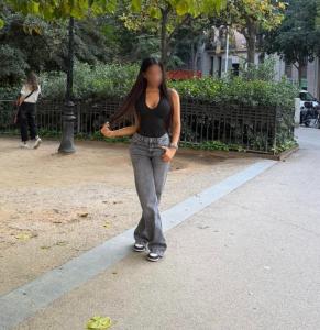 631736484: Chica busca chico en Barcelona