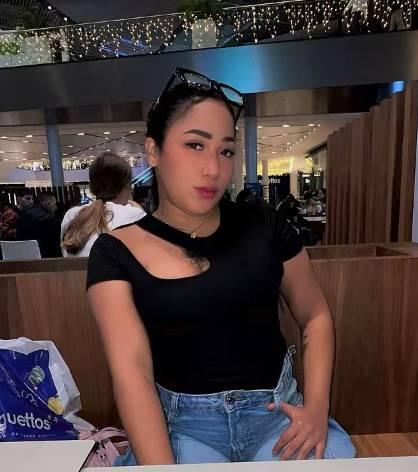 647988449: Chica busca chico en Sevilla