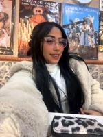 647988449: Chica busca chico en Sevilla