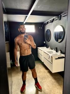 Chico busca chica en Sevilla: 