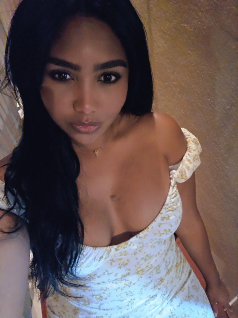 662948411: Chica busca chico en Barcelona