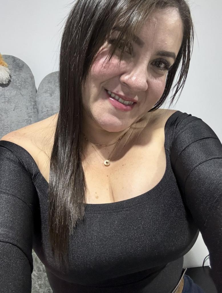 642385604: Chica busca chico en León