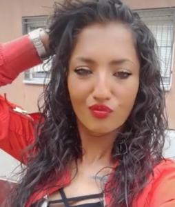 604343595: Chica busca chico en Barcelona