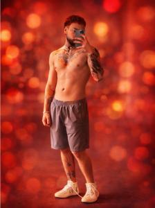 614838576: Chico busca chica en Lugo