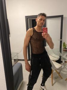 662530822: Chico busca chica en Barcelona