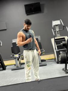 Chico busca chica en Sevilla: 