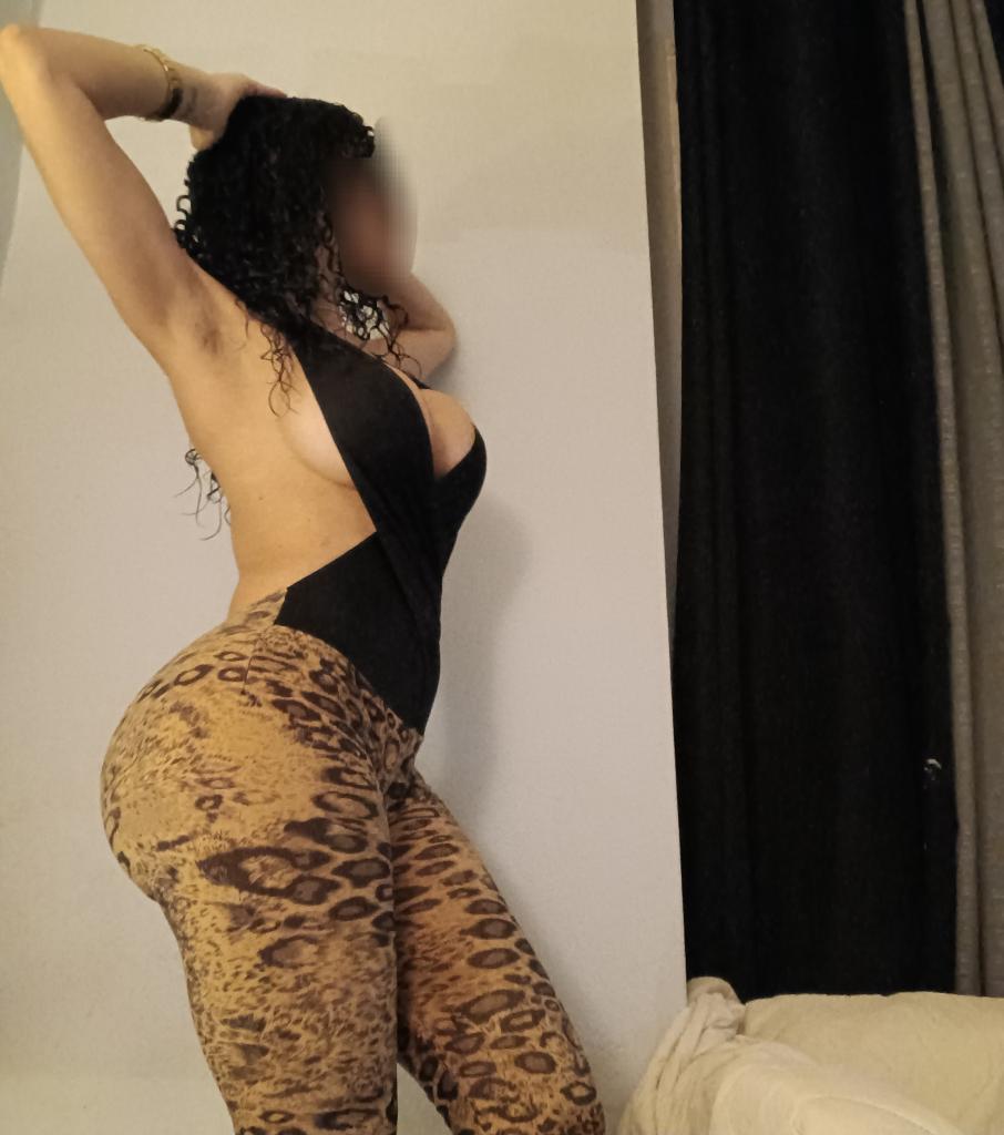 613858236: Chica busca chico en Cádiz