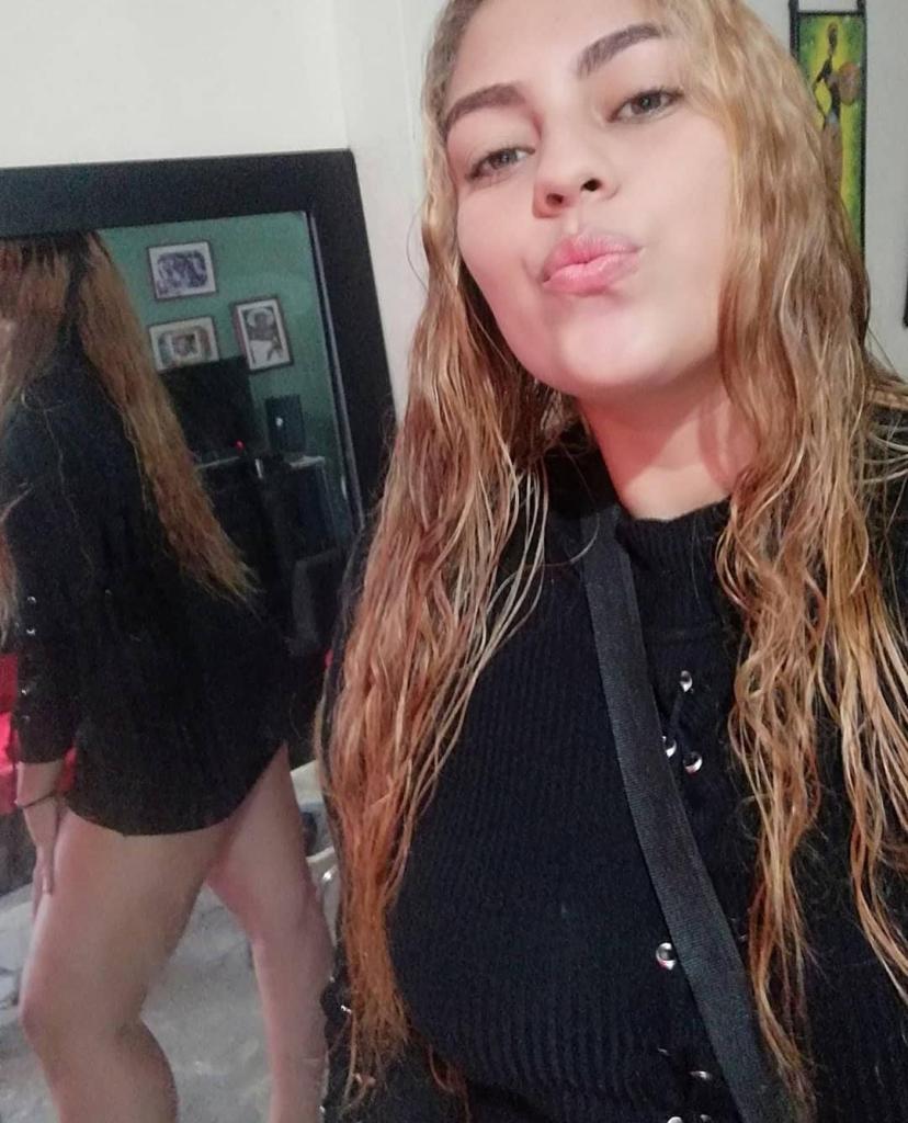 647781560: Chica busca chico en Barcelona