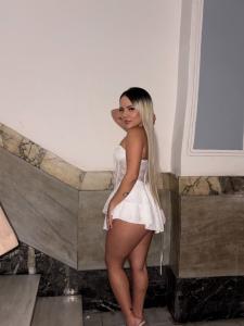 661629375: Chica busca chico en Barcelona