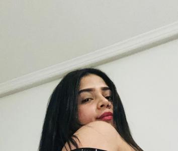 624751354: Chica busca chico en Sevilla