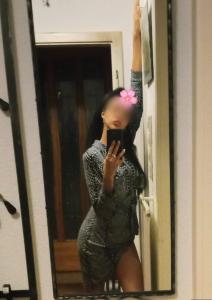 613767340: Chica busca chico en Pontevedra