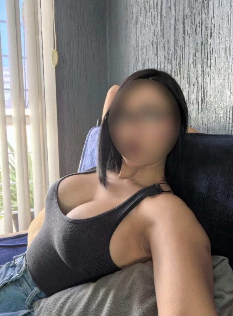 614318398: Chica busca chico en Almería