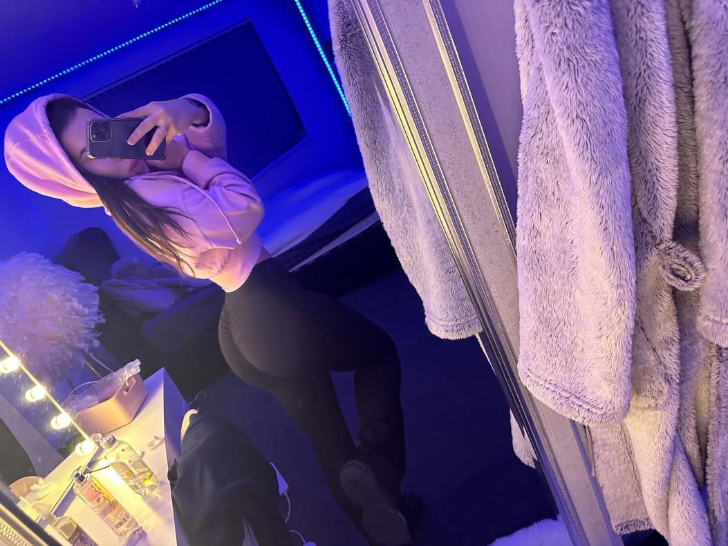 631676370: Chica busca chico en Almería