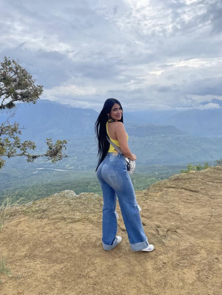 614527258: Chica busca chico en La Coruña