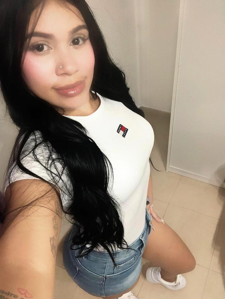 673390208: Chica busca chico en Ibiza