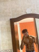 667589328: Chico busca chica en Sevilla