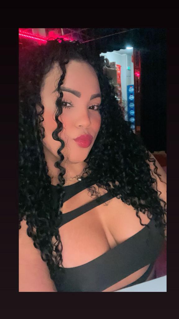 671544530: Chica busca chico en Granada