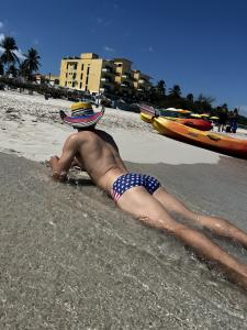 617110875: Chico busca chica en Alicante