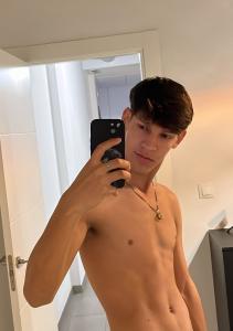 674344545: Chico busca chica en Málaga