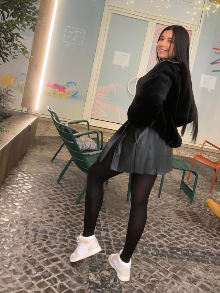 661120993: Chica busca chico en Barcelona
