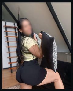 613789161: Chica busca chico en Navarra