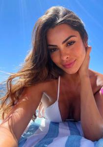 697670408: Chica busca chico en Madrid