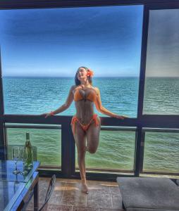 647270375: Chica busca chico en Cantabria