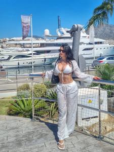 647270375: Chica busca chico en Cantabria