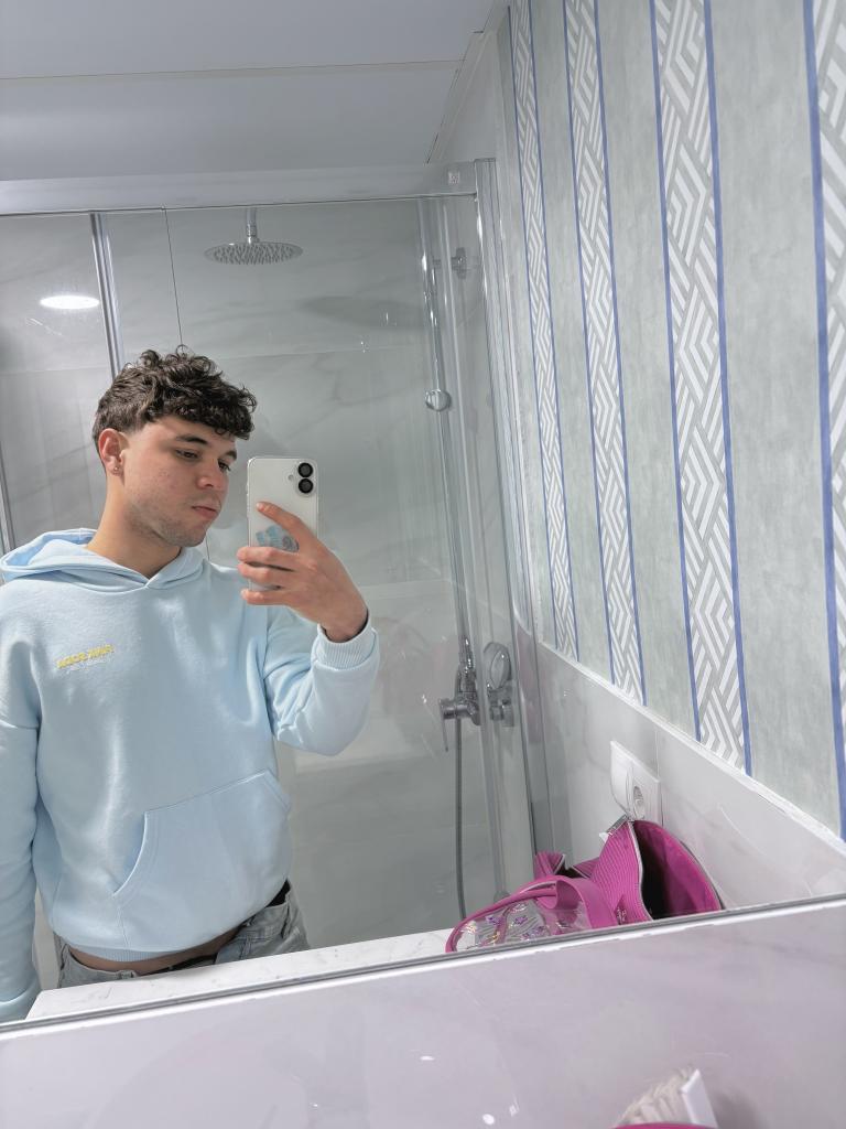 Chico busca chica en Sevilla: 