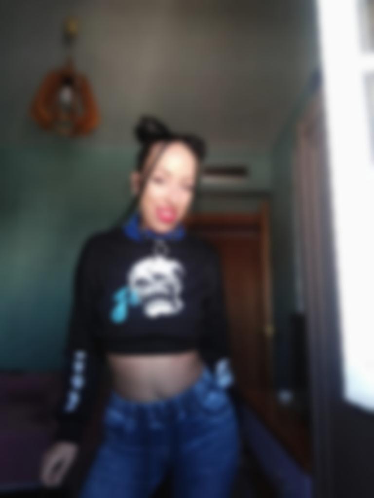 687143525: Chica busca chico en Sevilla