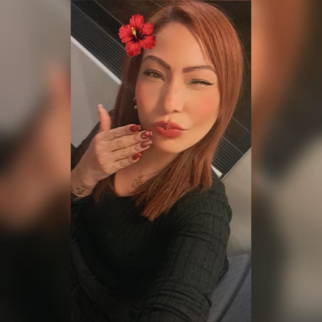 613891250: Chica busca chico en Barcelona