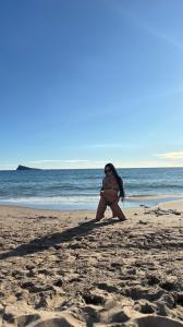 668573310: Chica busca chico en Barcelona