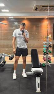 Chico busca chica en Sevilla: 