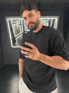 Chico busca chica en Sevilla: 