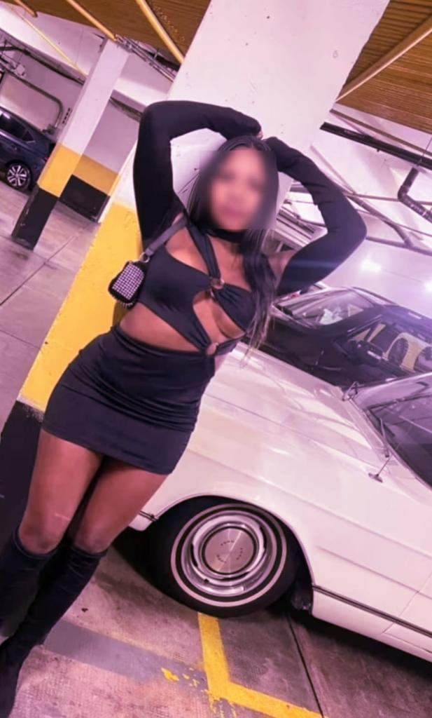 641709799: Chica busca chico en Sevilla