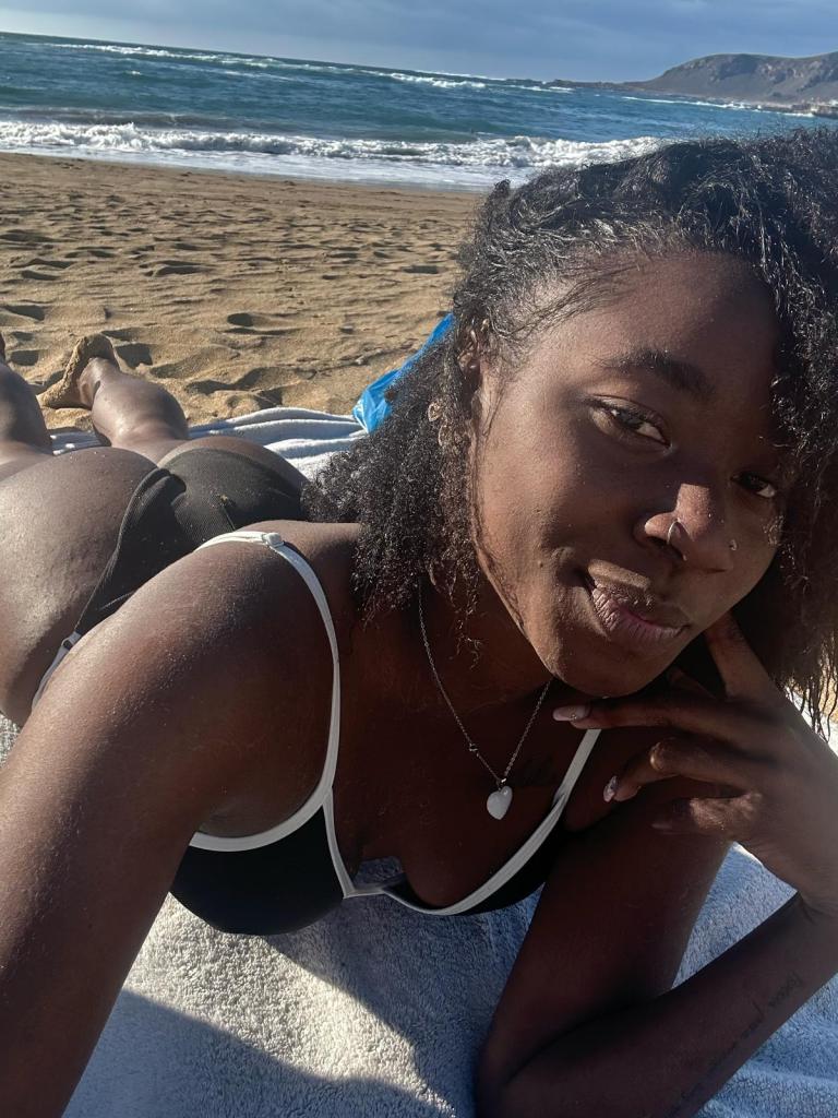 687799033: Chica busca chico en Las Palmas