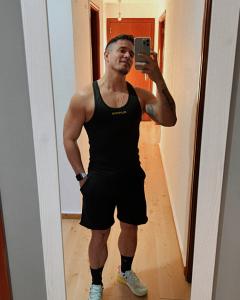 613699028: Chico busca chica en Madrid