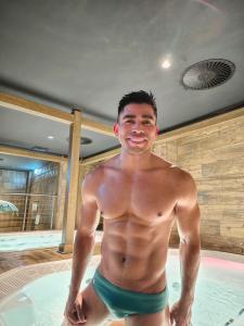 664791199: Chico busca chica en Las Palmas