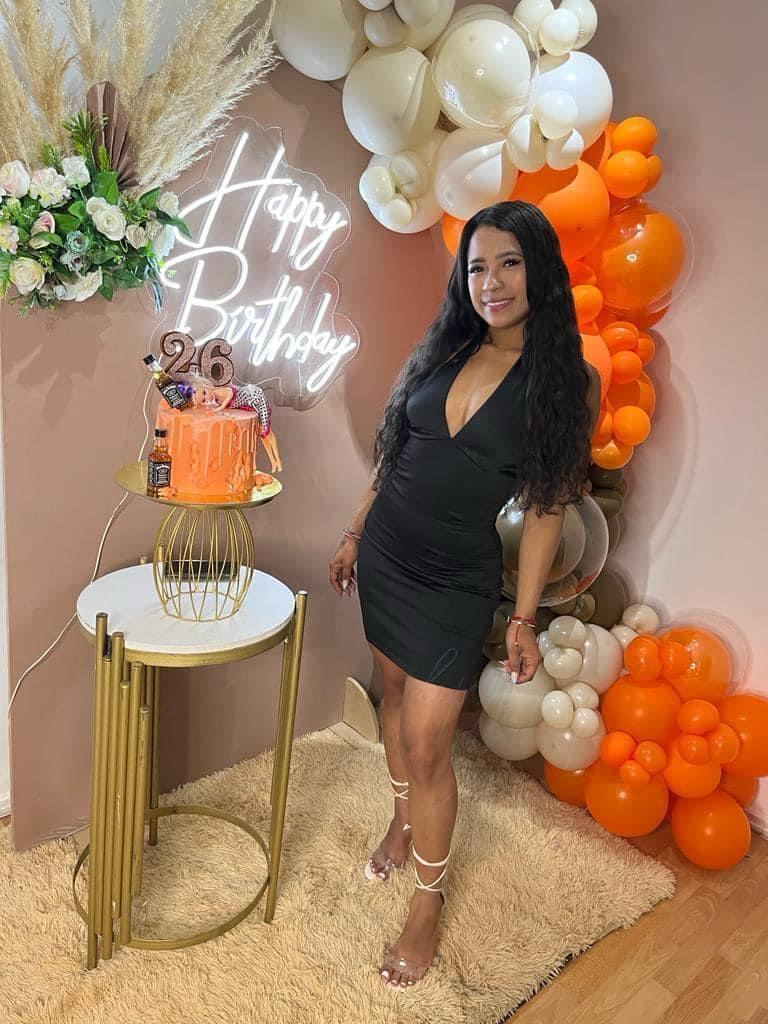 Chica busca chico en Alicante: Chica busca chico