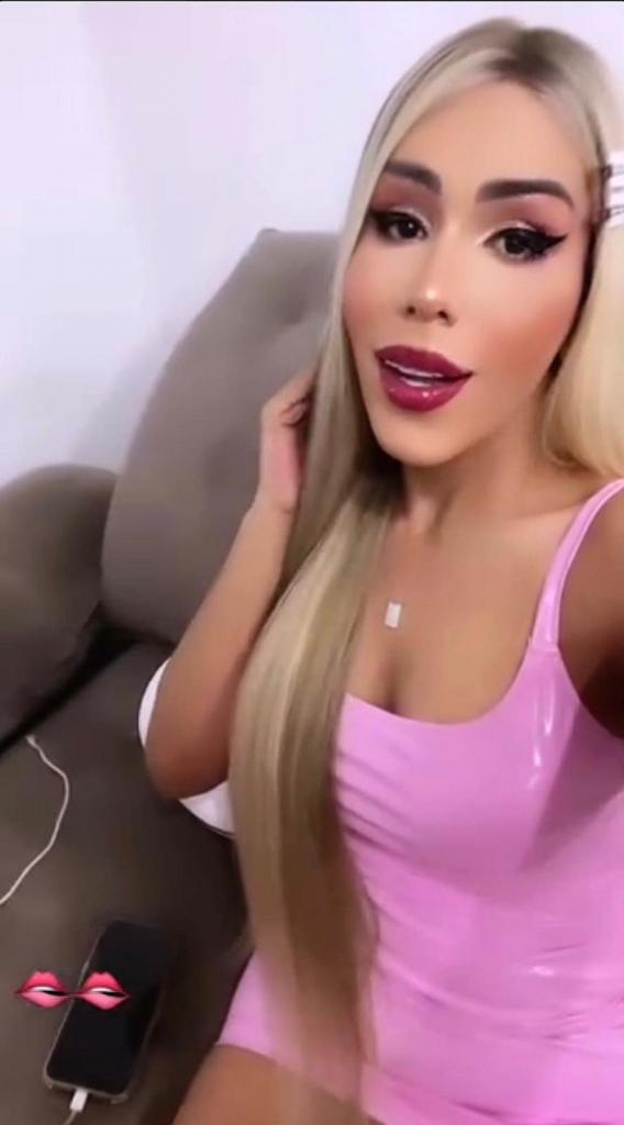 695734446: Transexual en La Coruña