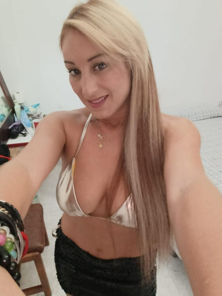 Chica busca chico en Almería: 
