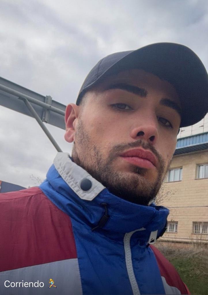 Chico busca chica en Sevilla: 