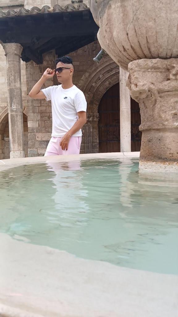 672847116: Chico busca chica en Gerona