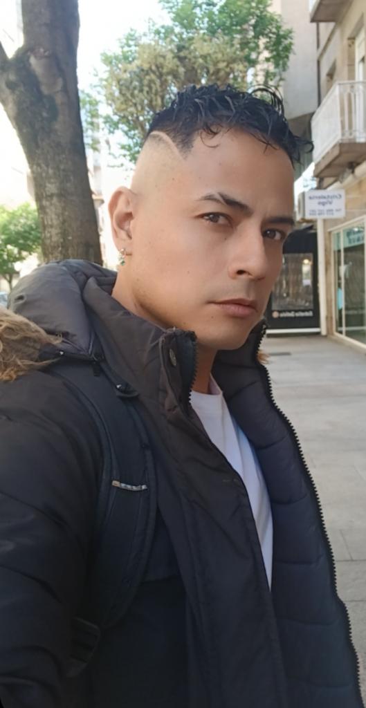 Chico busca chica en Gerona: 