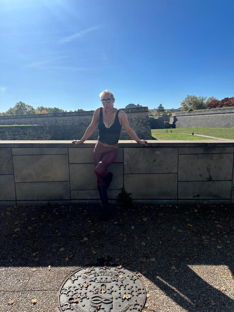 614947423: Transexual en Navarra